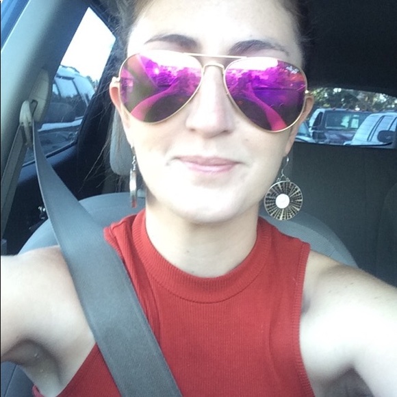 Meet your Posher, Emily - Picture 1 of 1